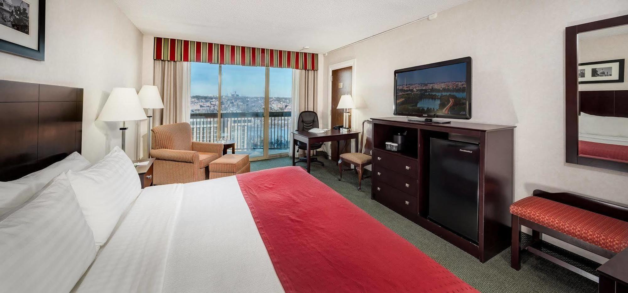 Holiday Inn Rosslyn At Key Bridge Arlington Exterior photo